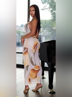 Elegant Floral Halter Maxi Dress in Peach and Cream